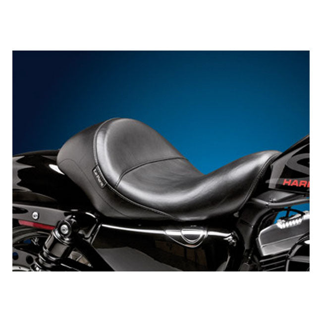 LePera, Aviator solo seat. Black, smooth — 04-22 XL Sportster (Excl. 07-09 XL Sportster) with 3.3 gallon fuel tank (NU)