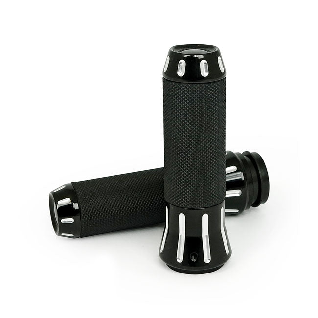 Cobra, billet aluminum grips. CC Black — 08-25 H-D with e-throttle (excl. 2025 Softail; 11-17 Softail CVO models; 23-25 FLHXSE; 24-25 FLHX; 2025 FLHXU; 24-25 FLTRX; 18-25 FLTRXSE; 24-25 FLTRXSTSE; 21-25 RA Pan America & RH Sportster/Nightster models)