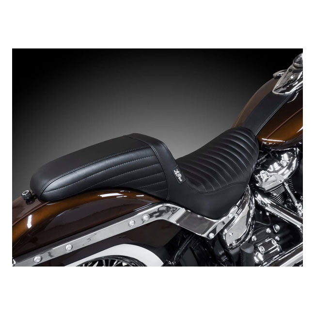 Le Pera, KickFlip solo seat. Pleated — Softail: 2025 FLHC Heritage Classic 117; 18-24(NU)FLHCS Heritage Classic 114; 18-20(NU)FLHC Heritage Classic 107; 18-20(NU)FLDE Deluxe 107