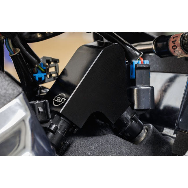 S&S, M8 billet fuel rail kit. Softail