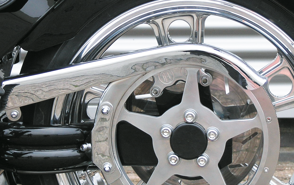 SINGLE-SIDED SWINGARM FOR SOFTAIL