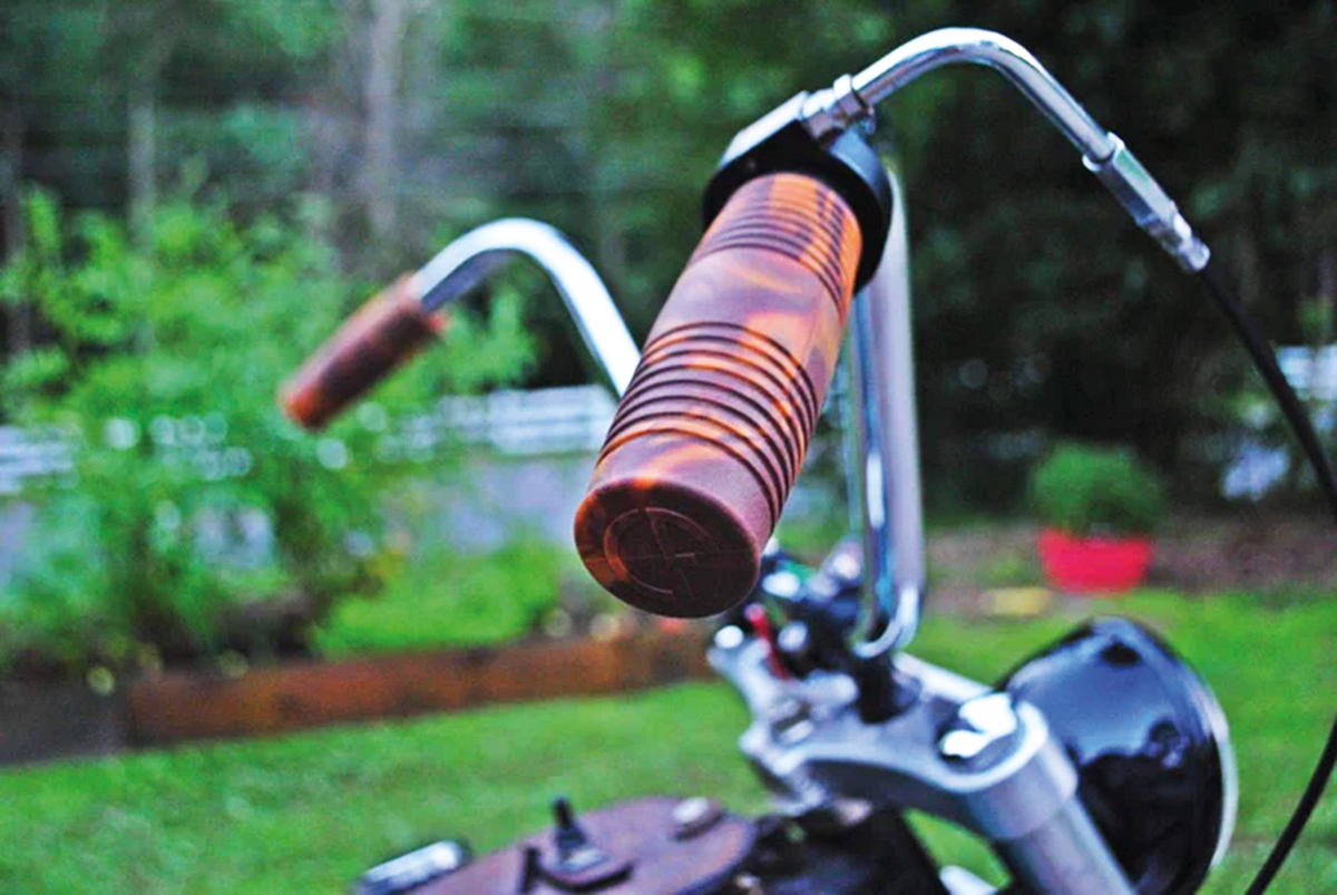 LOWBROW CUSTOMS HANDLEBAR GRIPS